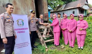 Raih Berkah Ramadhan, Polsek Polsel dan Bhayangkari Salurkan Bantuan Sembako untuk Warga Kurang Mampu