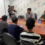 KEJAM Sulsel serahkan Bukti Dokumen Peranan Taufan Dan Prayitno Dalam Proyek Pengadaan Internet Dinas Kom Info Maros