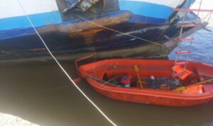 Tabrakan di Muara Ketapang : Dharma Ferry 2 Rusak, Ponton CPO Kandas, Syahbandar Bungkam