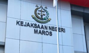 Sapar Menduga Pihak Kejari Maros Melindungi Kades Tellumpanue Mallawa Karena Sering Di Bawakan Kue Pizza