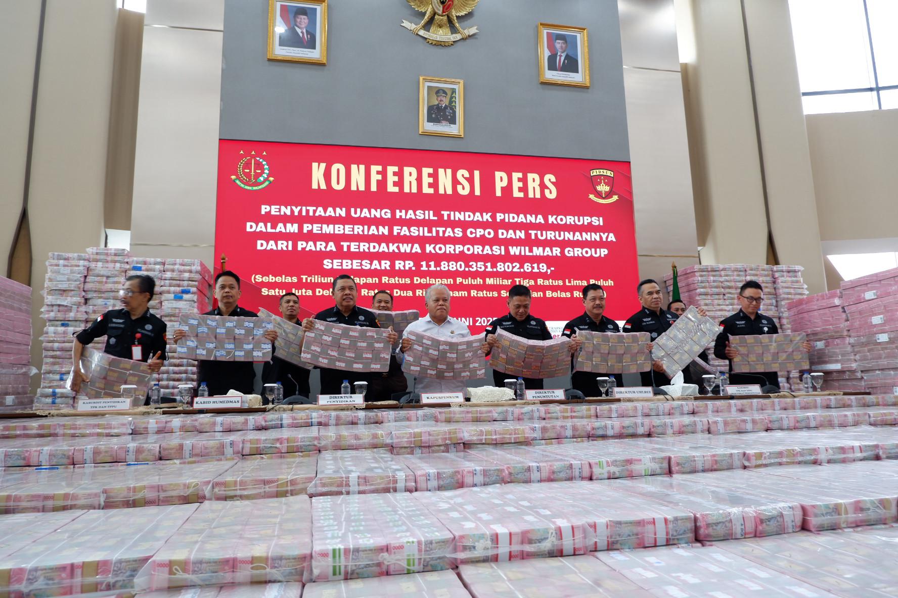 Penyitaan Uang Rp11,8 Triliun Perkembangan Perkara CPO Minyak Goreng Terdakwa Korporasi