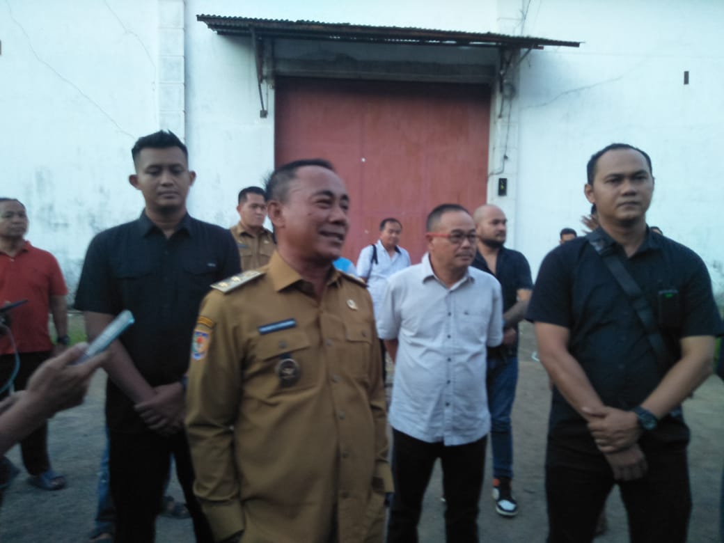 Penggerebekan Diduga Kuat Oli Ilegal di Kubu Raya : Krisantus Kurniawan Minta Semua Pihak Bertanggung Jawab
