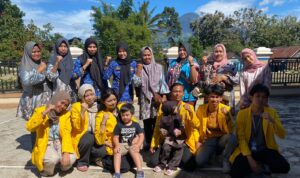 Mahasiswa KKN Tematik 102 Besemah Serasan Lakukan Sosialisasi dan Bantu Kegiatan di Posyandu Mawar