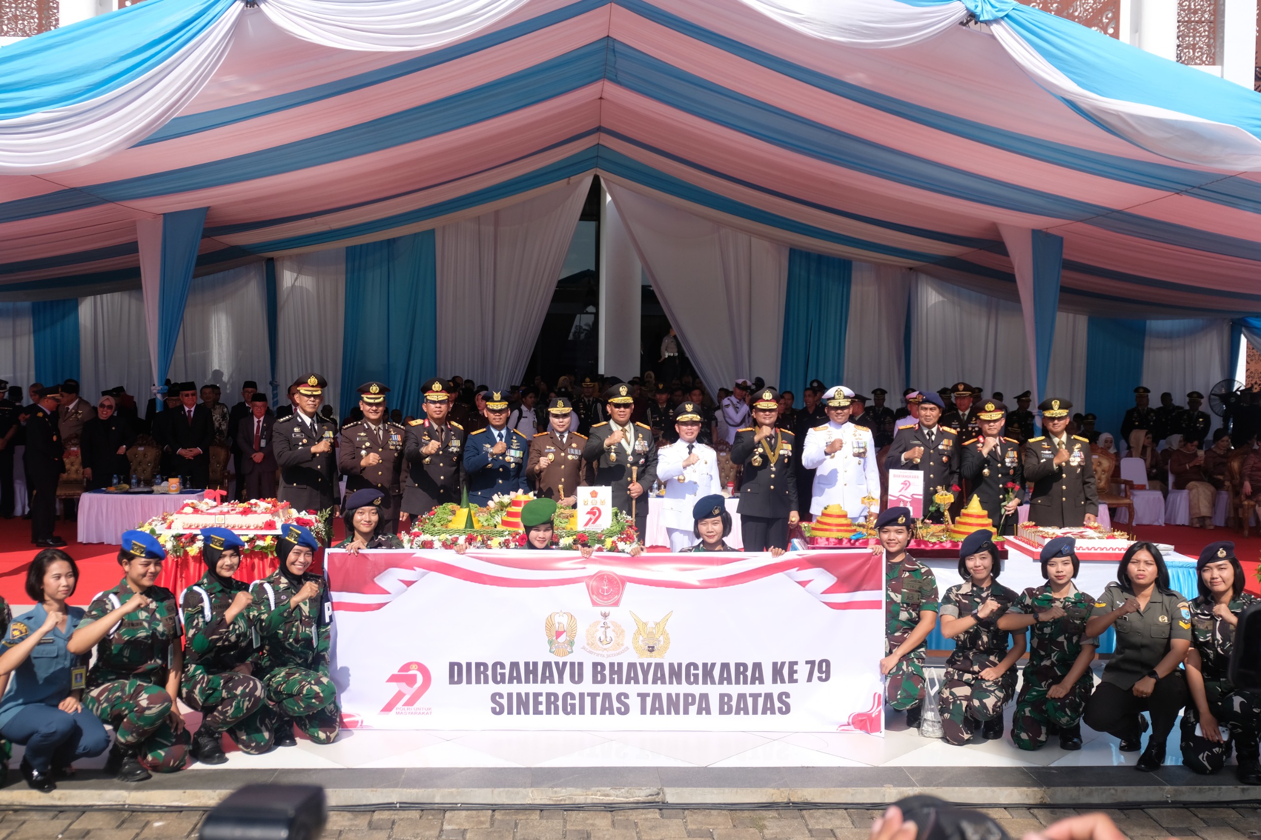 Meriah dan Khidmat, Polda Kalbar Gelar Upacara HUT Bhayangkara ke-79 di Kantor Gubernur
