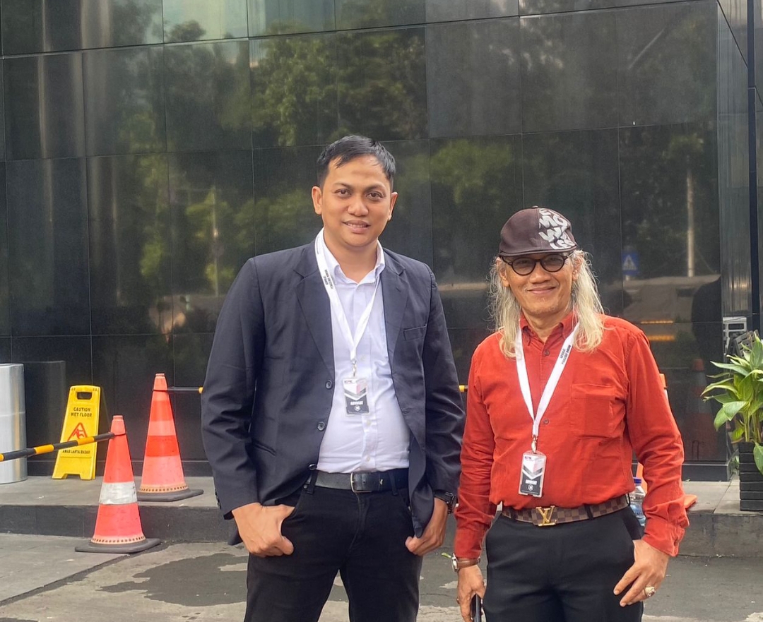 POLISI TANAM CABAI, PANEN BERLIMPAH : INOVASI PERTANIAN URBAN DARI POLDA KALBAR MENUAI PUJIAN