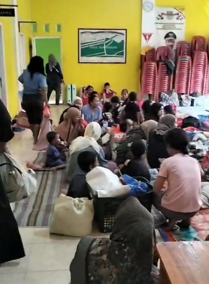 Banjir Masih Genangi Desa Sukamekar, Warga Bertahan di Pengungsian