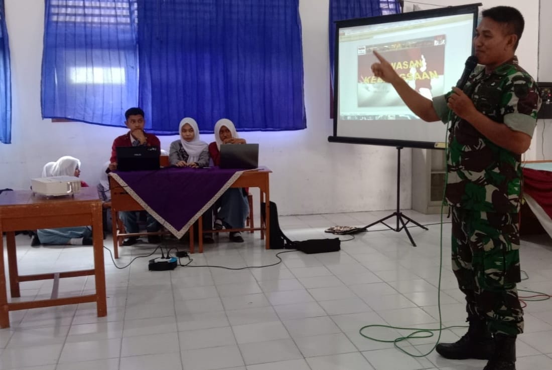 PEMBEKALAN DANRAMIL 18 / PAGERBARANG PADA SISWA SISWI SMAN 1 PAGERBARANG & MAN 2 TEGAL