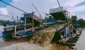 PETI Marak di Lintang Kapuas: Dugaan Kolaborasi Mafia Solar Subsidi dan Oknum Aparat, Penegakan Hukum Dipertanyakan