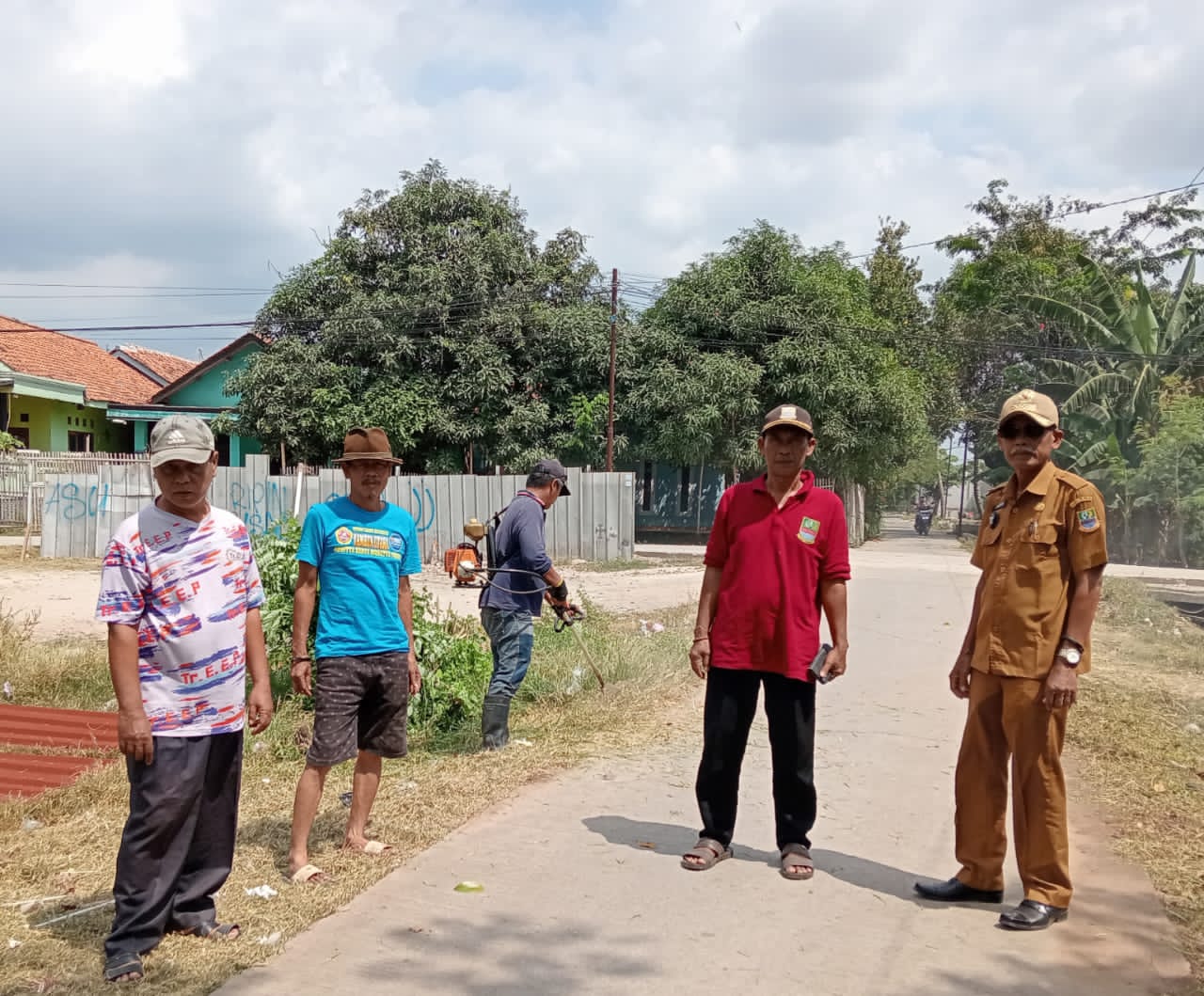 Pemdes Jejalen Jaya Berkolaborasi Dengan Ketua Karangtaruna Laksanakan Giat Kerjabakti Menyambut HUT RI Ke-80