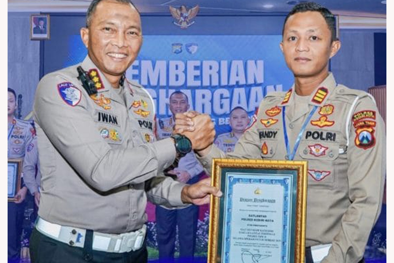 Kasat Lantas Polres Kediri Kota Terima Penghargaan dari Dirlantas Polda Jatim