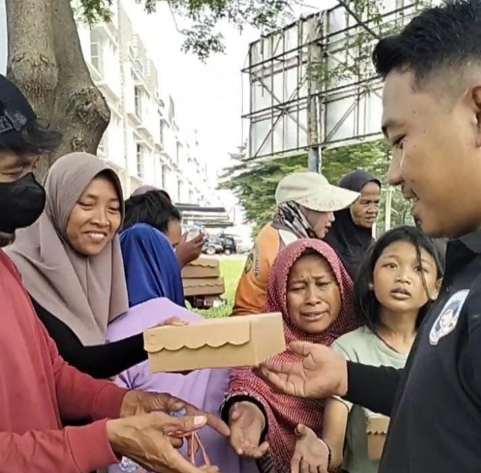 Peduli Warga, Pokja Wartawan Babelan Utara Aktif Berbagi Dalam Jumat Berkah