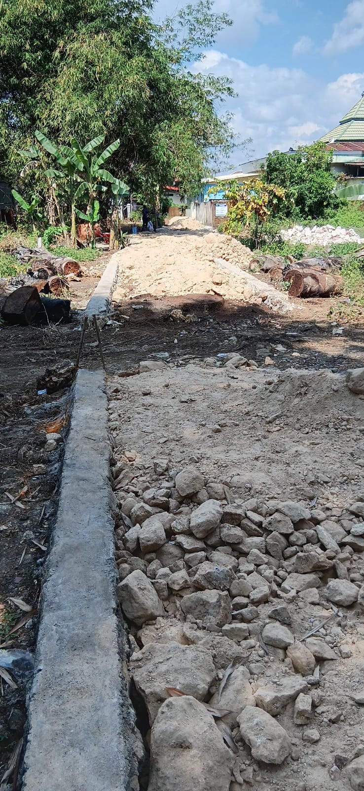 Pengurus LSM APAK RI Menduga Kuat Peningkatan Infrastruktur Perintisan dan Pengerasan Jalan Kelurahan Taroada Asal Jadi