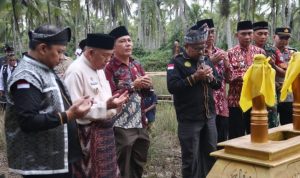 NAPAK TILAS GURU SILAT MELAYU DI MEMPAWAH: GUBERNUR DAN BUPATI DUKUNG PELESTARIAN SILAT PUKOL TUJUH SEBAGAI WARISAN BUDAYA TAK BENDA