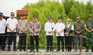 Kapolri dan Menteri LHK Tanam Mangrove di Mempawah, Dukung Pemulihan Ekosistem Pesisir