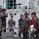 Prajurit Pangkalan TNI Angkatan Laut Dumai Sambut Kedatangan KRI Lambung Mangkurat-374
