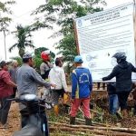 Warga Rasau Jaya Umum Pasang Baliho Besar Tolak Klaim Sepihak Lahan Perbatasan