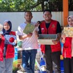 Mahasiswa KKN UNHAS Ubah Sampah Plastik Jadi Tatakan Gelas di TPS3R Lakessi Parepare