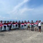 Gerakan Semangat Nasionalisme, Komandan Pos TNI AL Penuba Turun Langsung Serahkan Bendera Merah Putih Kepada Nelayan