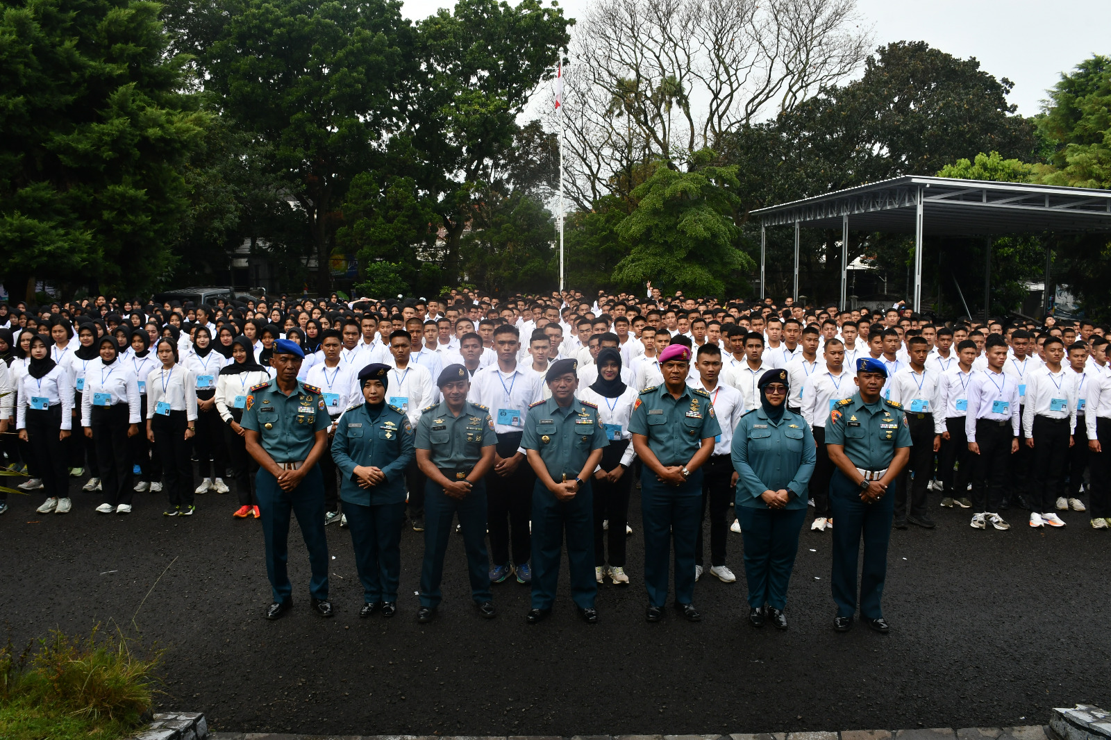 Komandan Lanal Bandung Berikan Pengarahan dan Penandatanganan Pakta Integritas Panitia Daerah Penerimaan Caba, Cabawan dan Tamtama PK TNI AL Gelombang II Tahun 2025