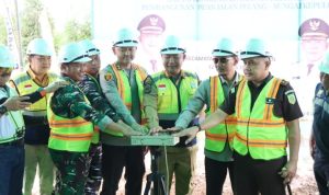 Jalan Pelang–Kepuluk Resmi Dibangun, Kapolres Ketapang Pastikan Kawal Proyek Strategis Daerah