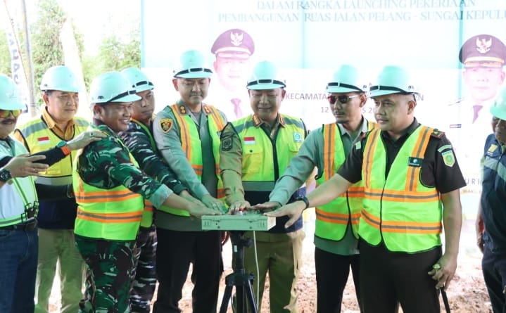 Jalan Pelang–Kepuluk Resmi Dibangun, Kapolres Ketapang Pastikan Kawal Proyek Strategis Daerah