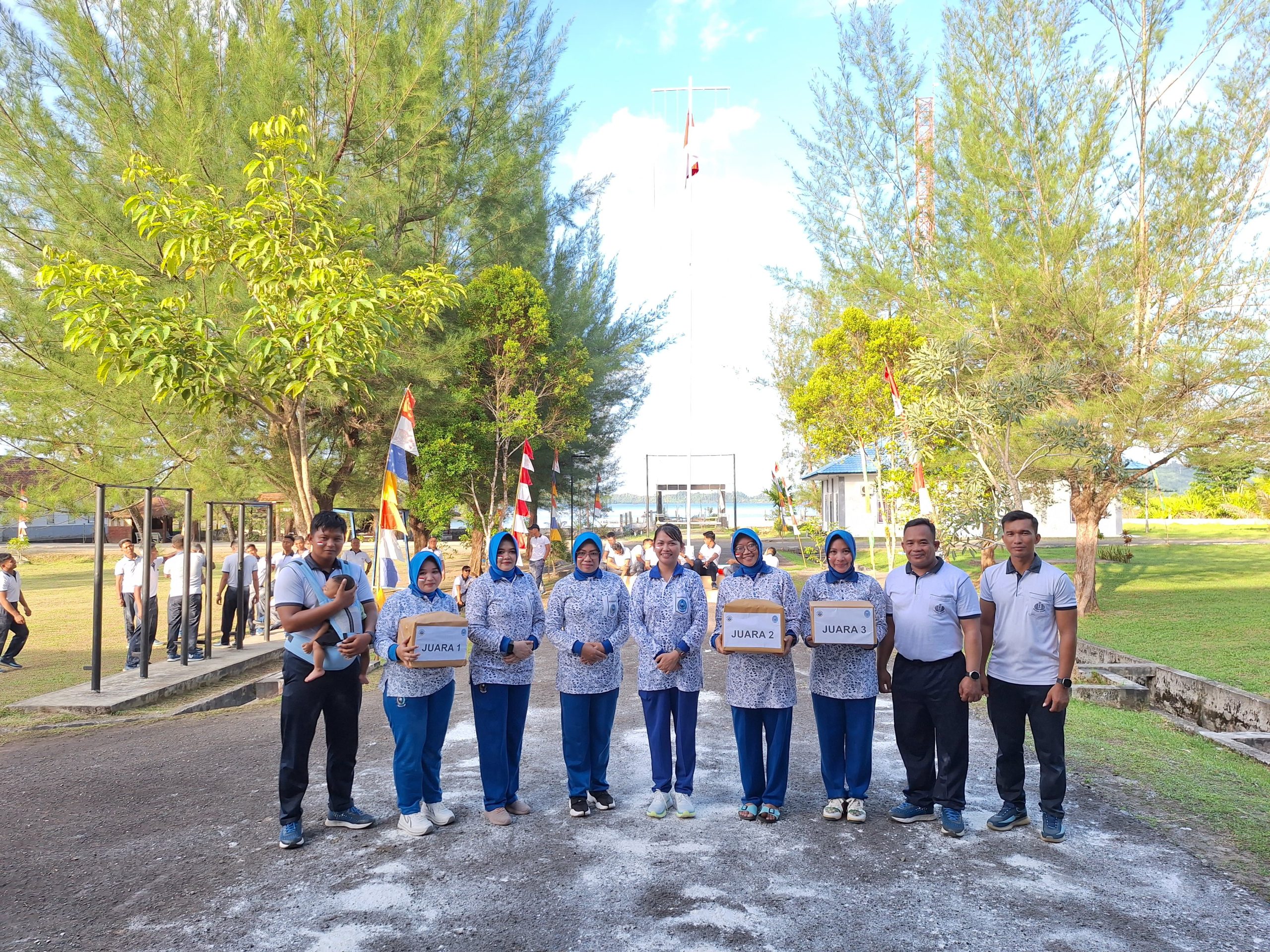 Danlanal Simeulue Beserta Prajurit dan Jalasenastri Lanal Simeulue Laksanakan Olahraga Bersama Meriahkan HUT Ke-80 Kemerdekaan RI