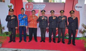 Kapolsek Pesantren Pimpin Upacara HUT ke 80 RI : Kibaran Sang Saka Merah Putih Getarkan Hati