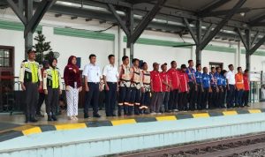Suasana Khidmat di Stasiun Tegal, Jajaran PT KAI Nyanyikan Indonesia Raya dan Dengar Pembacaan Teks Proklamasi