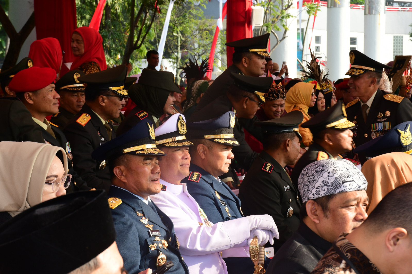 Komandan dan Prajurit Lanal Bandung Ikuti Upacara Pengibaran Bendera Merah Putih Dalam Rangka Hut Ke-80 Kemerdekaan Republik Indonesia Tingkat Provinsi Jawa Barat Tahun 2025