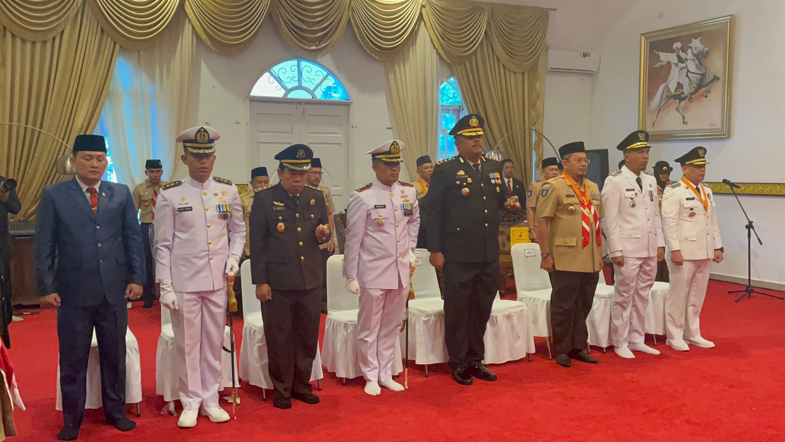 Danlanal Dabo Singkep Hadiri Upacara Detik-Detik Proklamasi Kemerdekaan RI Ke-80 di Kantor Bupati Lingga