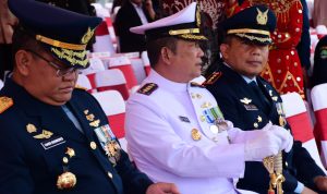 Komandan Lanal Bandung Ikuti Upacara Penurunan Bendera Merah Putih Dalam Rangka Hut Ke-80 Kemerdekaan Republik Indonesia Tingkat Provinsi Jawa Barat Tahun 2025