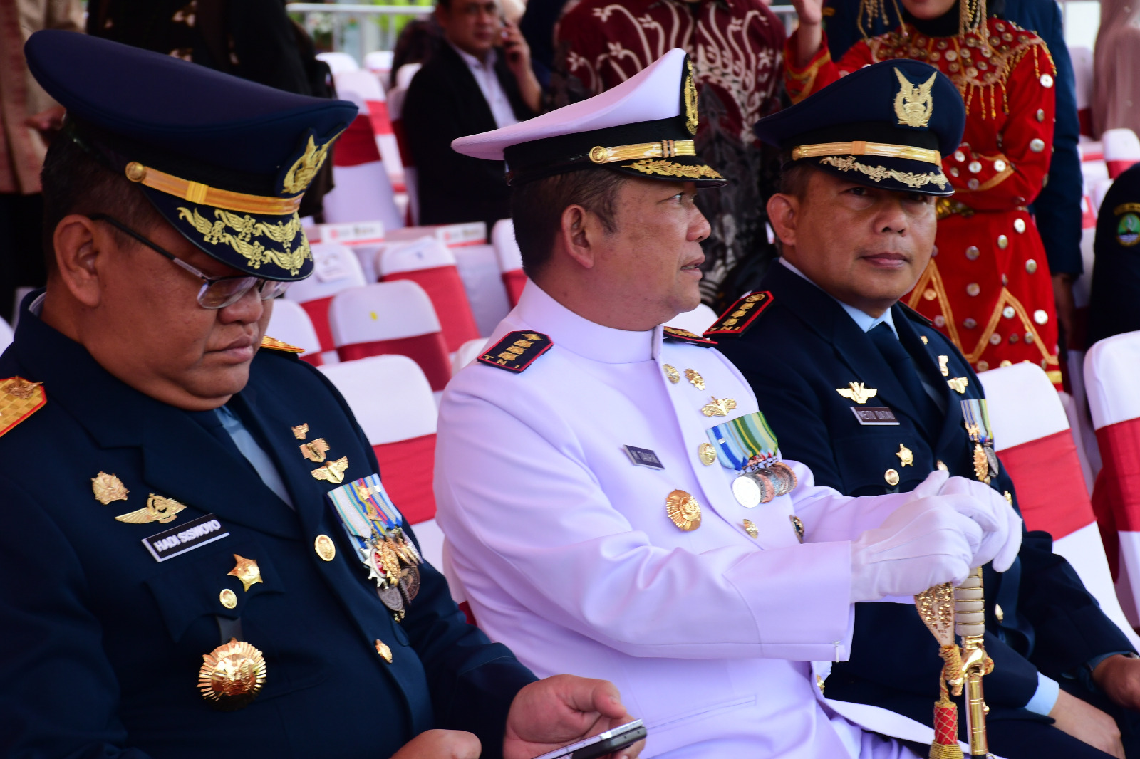 Komandan Lanal Bandung Ikuti Upacara Penurunan Bendera Merah Putih Dalam Rangka Hut Ke-80 Kemerdekaan Republik Indonesia Tingkat Provinsi Jawa Barat Tahun 2025