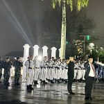 Ditengah Guyuran Hujan, Prajurit Kodaeral IX Ambon Tetap Khimad Ikuti AKRS di TMP Kapahaha Ambon