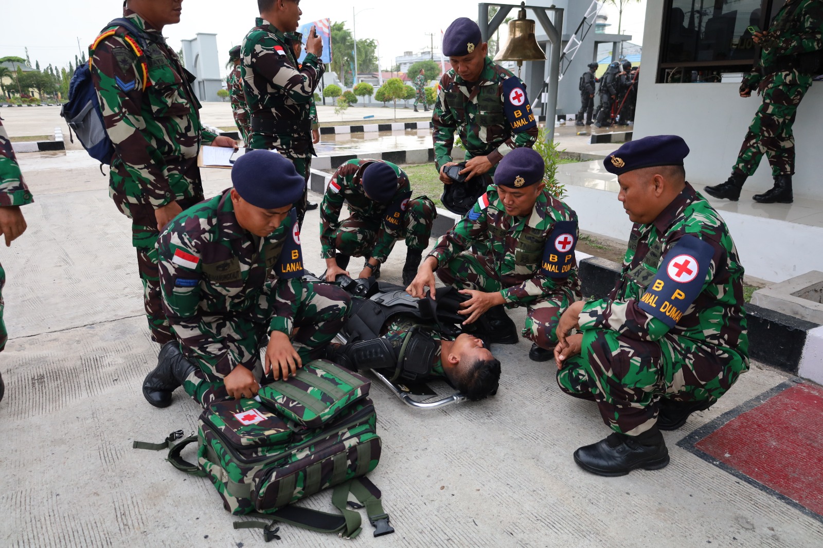Satu SSK Personel Dikerahkan Untuk Kawal Aksi Unjuk Rasa di Depan Mako Lanal Dumai