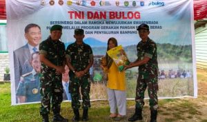 TNI dan Bulog Gelar Operasi Pasar Murah di Sekadau, Warga Antusias