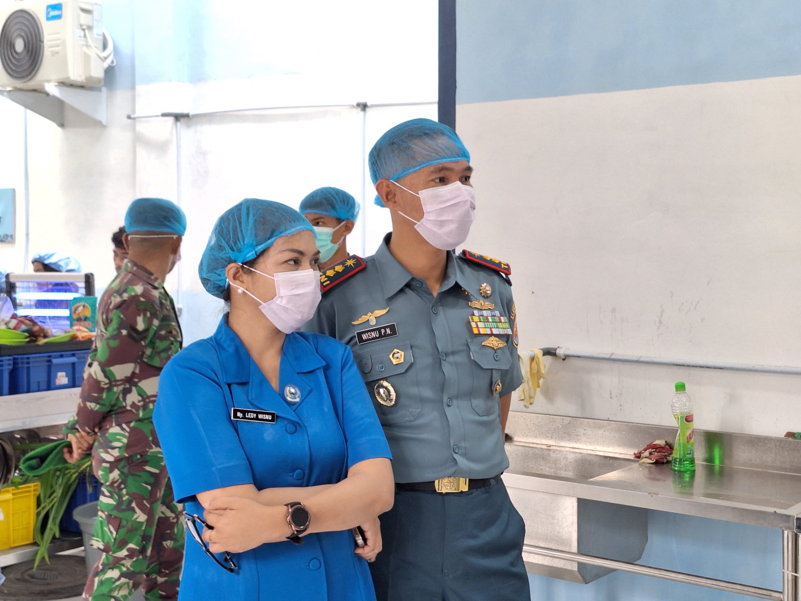 Danlanal Simeulue dan Ketua Cabang 8 Daerah Kodaeral I Gabungan Jalasenastri Koarmada RI Tinjau Dapur Makan Bergizi Gratis di Kecamatan Simeulue Timur