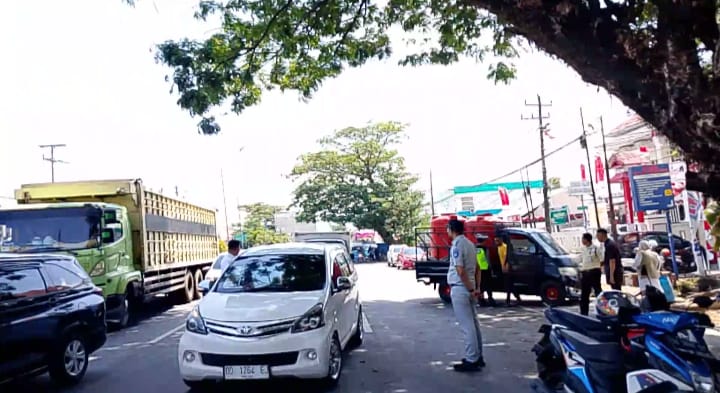 Penertiban Pajak di Lakukan, Pegawai Bapenda Samsat Maros Ikut Menahan Kendaraan, Apa Boleh?