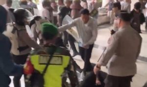 Demo di DPRD Kalbar Ricuh, Mahasiswa Alami Luka-Luka Usai Bentrok dengan Aparat