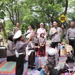 Keseruan Siswa TK Kemala Bhayangkari Belajar Rambu Lalu Lintas Bareng Kapolres Kediri Kota