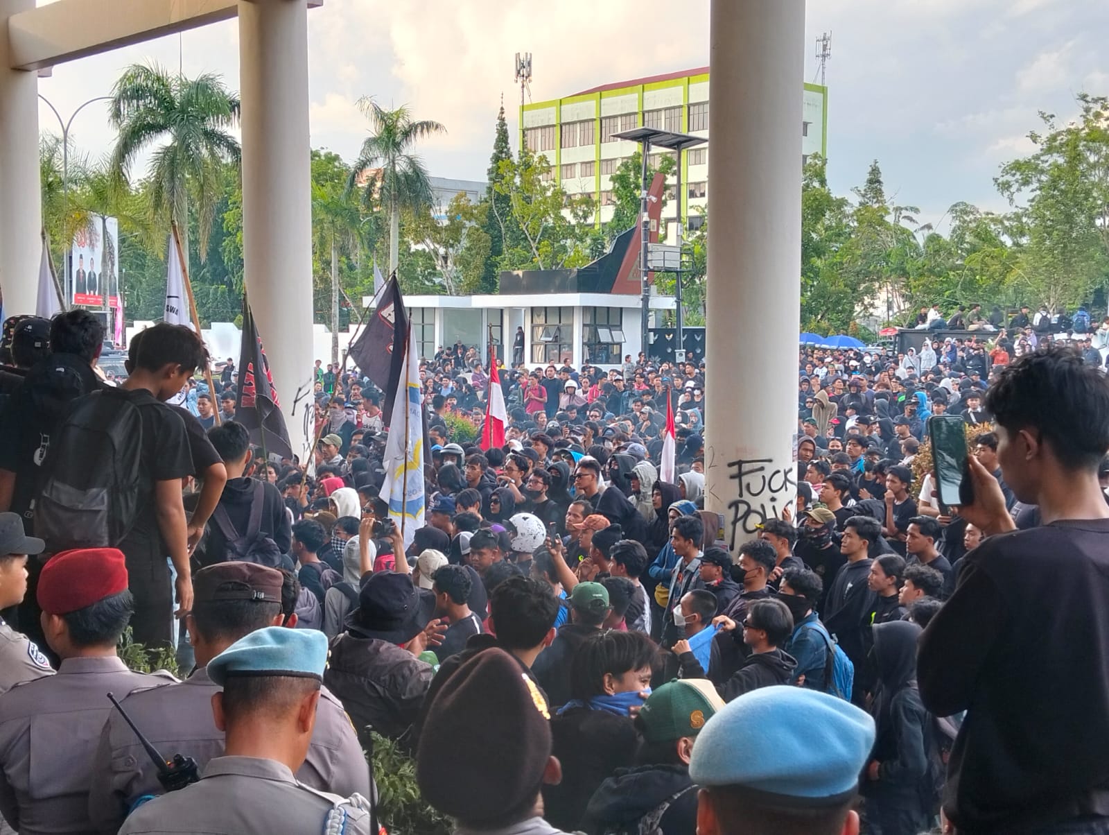 Demo Jilid III Mahasiswa Kalbar Ricuh, Diduga Disusupi Anak di Bawah Umur