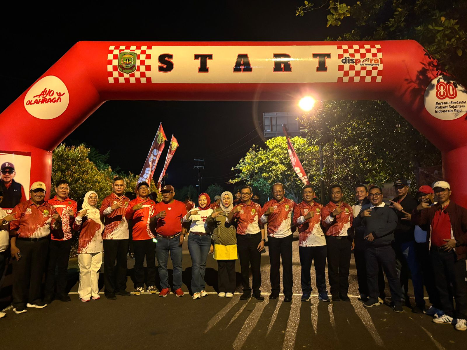 Danlanal Bintan Turut Melepas Peserta Gerak Jalan Proklamasi 45 KM di Tanjungpinang