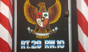 Kekompakan Warga RT 28 RW 10 Lingkungan Tirtoudan Kediri Kota di “ Malam Renungan “ : Semangat Nasionalisme Menyala di Gang Kecil