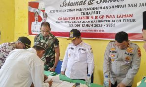 Camat Banda Alam Kukuhkan Tuha Peut Gampong Panton Rayeuk M dan Gampong Paya Laman