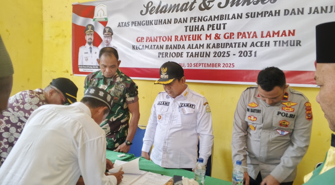 Camat Banda Alam Kukuhkan Tuha Peut Gampong Panton Rayeuk M dan Gampong Paya Laman