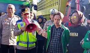Sikap Humanis Kembali di Pertontonkan Kapolres Maros di Hadapan Demostrasi