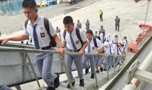 Open Ship KRI Banda Aceh-593 Sambut Siswa SMA Negeri 1 Matauli Pandan