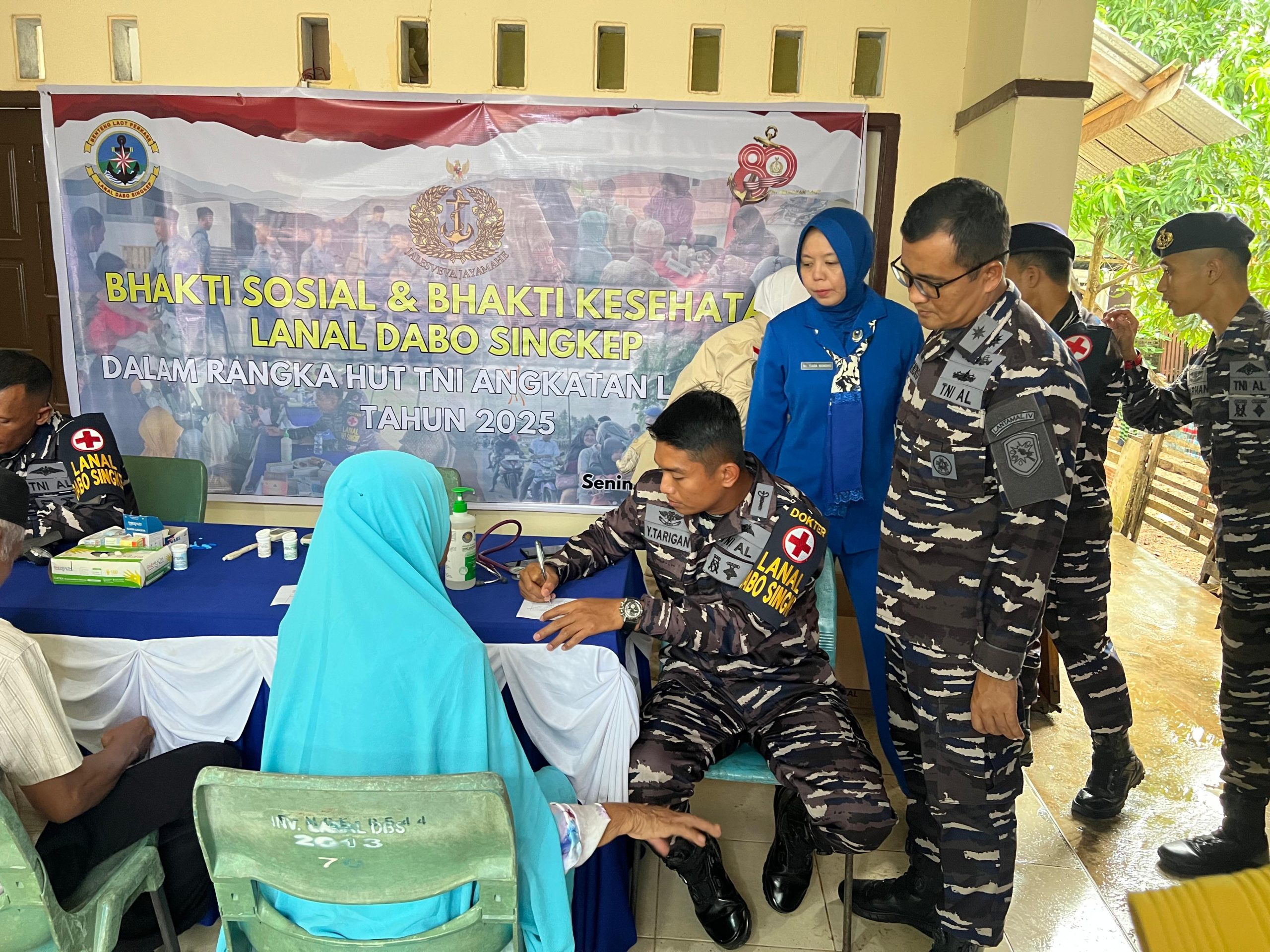 Jelang HUT Ke-80 TNI AL, Lanal Dabo Singkep Laksanakan Bakti Sosial dan Bakti Kesehatan