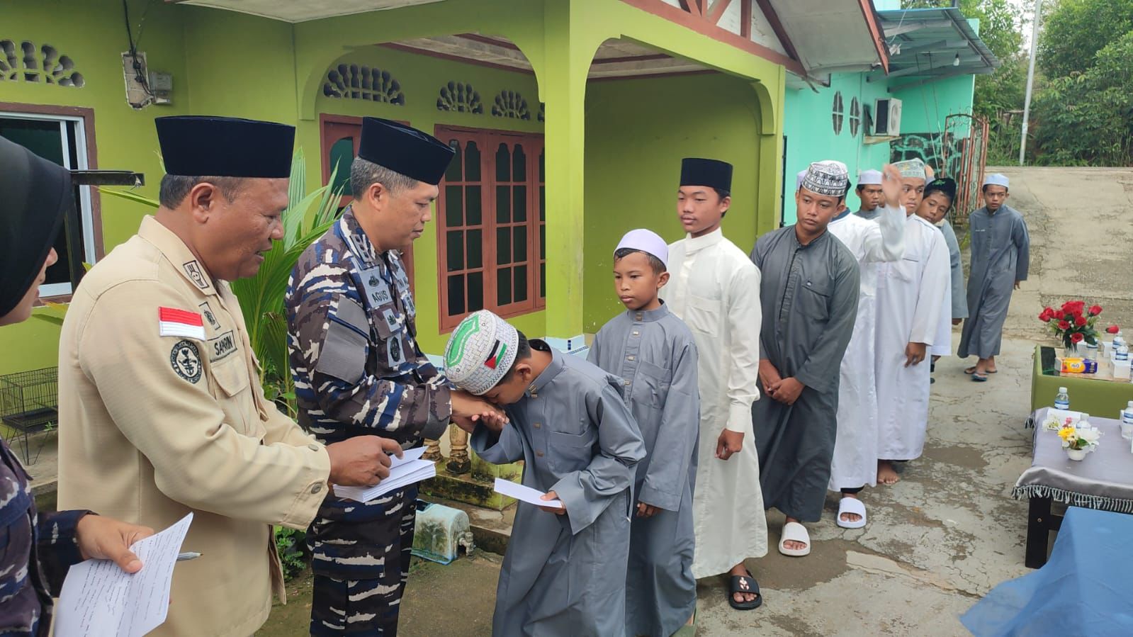 Jelang HUT Ke-80 TNI AL Tahun 2025, Lanal Bintan Serahkan Santunan Ke Pondok Tahfidz Darul Fikri