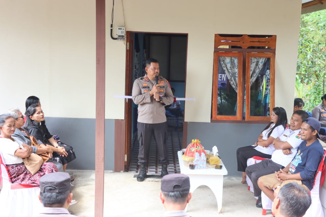 Bentuk Bakti Polri Kepada Masyarakat, Kapolres Toraja Utara Resmikan Bedah Rumah Warga Panga’ Bentuk Bakti Polri Kepada Masyarakat, Kapolres Toraja Utara Resmikan Bedah Rumah Warga Panga’