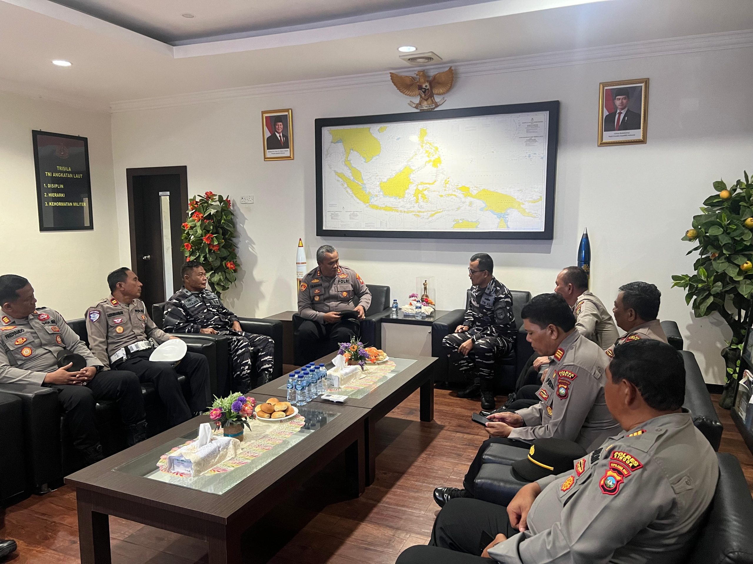 HUT Ke-80 TNI AL, Komandan Lanal Dabo Singkep Terima Kunjungan Kapolres Lingga dan Kepala Imigrasi Dabo Singkep
